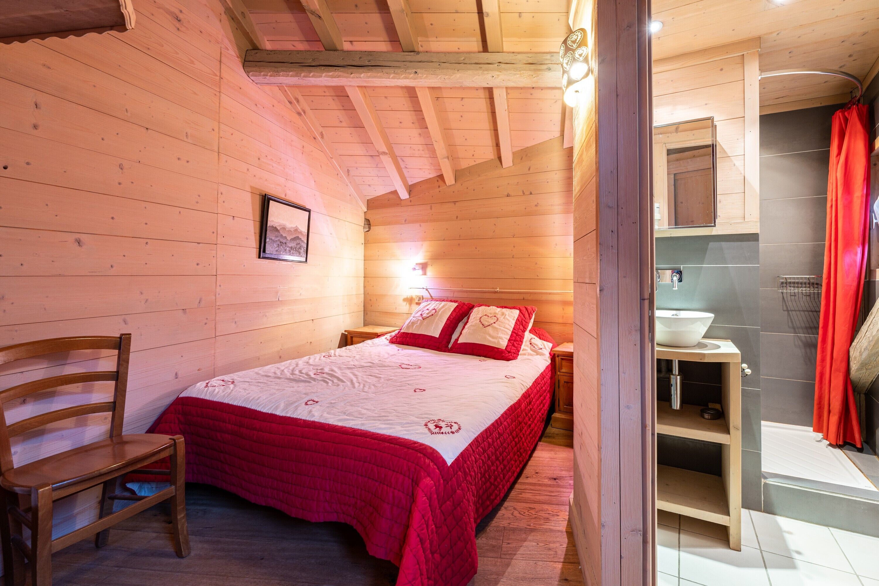 5 bedrooms, iron/ironing board, free WiFi