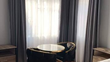 6 makuuhuonetta, silitysrauta/-lauta, Wi-Fi, vuodevaatteet