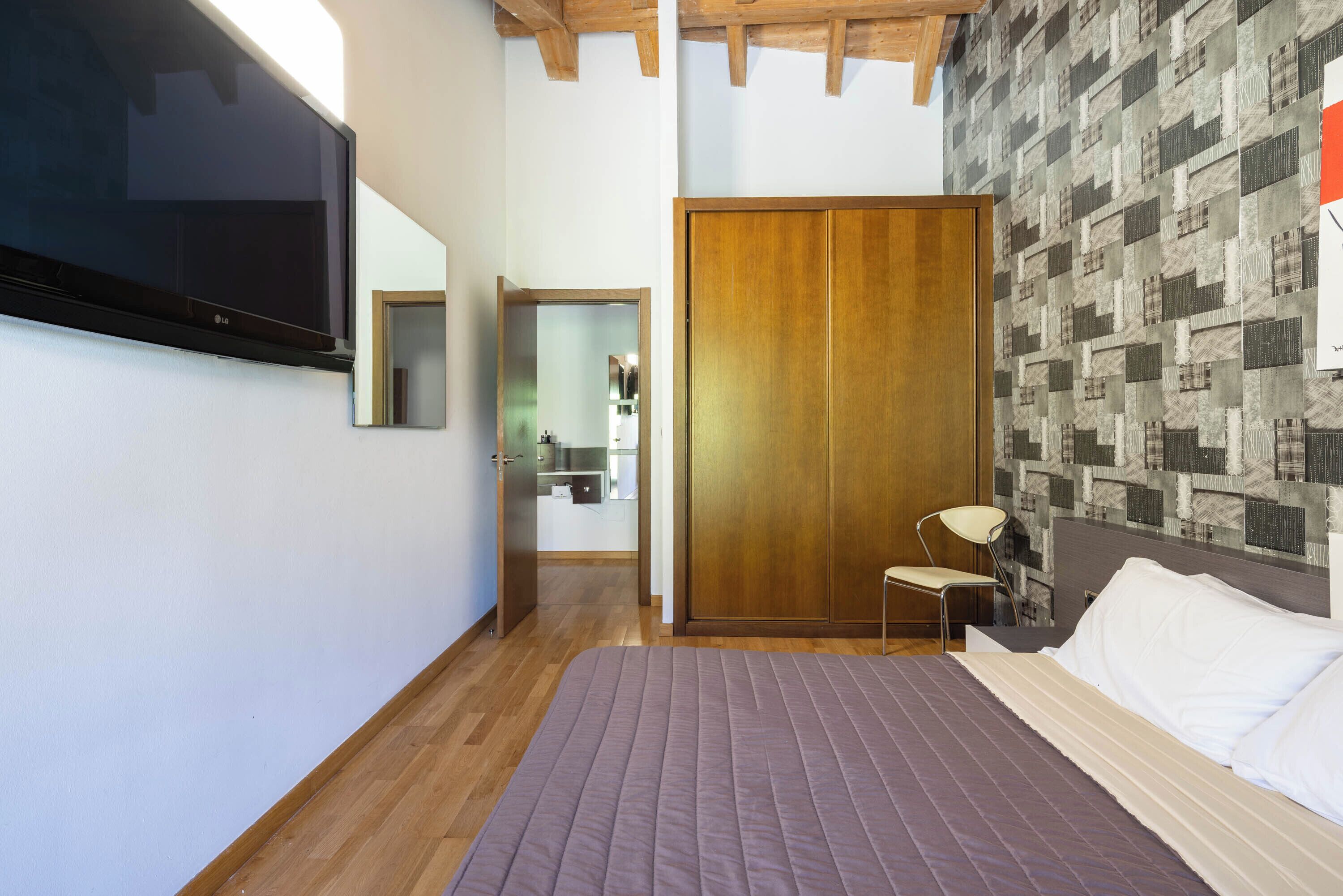 2 bedrooms, bed sheets