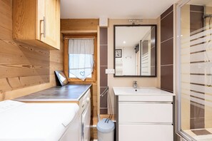 淋浴设施、吹风机