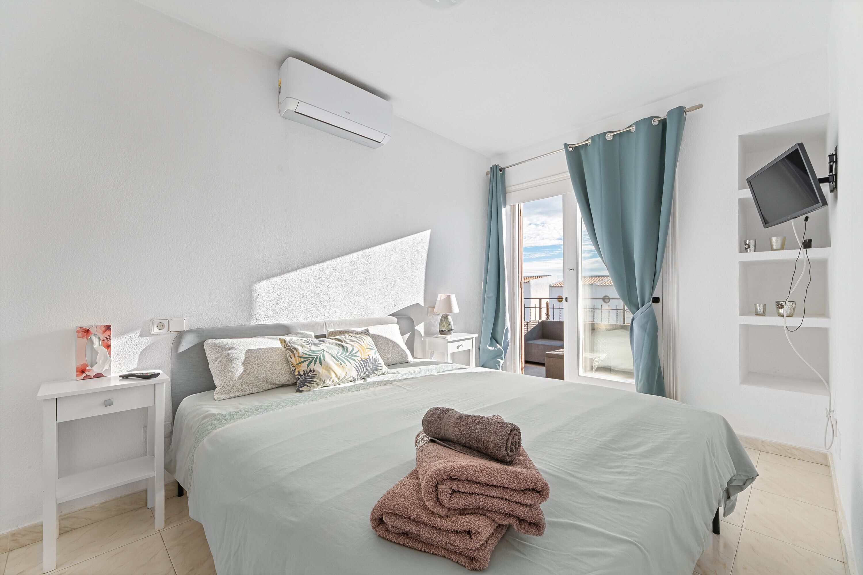 3 slaapkamers, een strijkplank/strijkijzer, gratis wifi, beddengoed