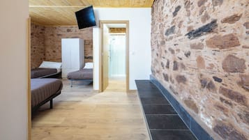 2 室のベッドルーム、WiFi (無料)、ベッドシーツ