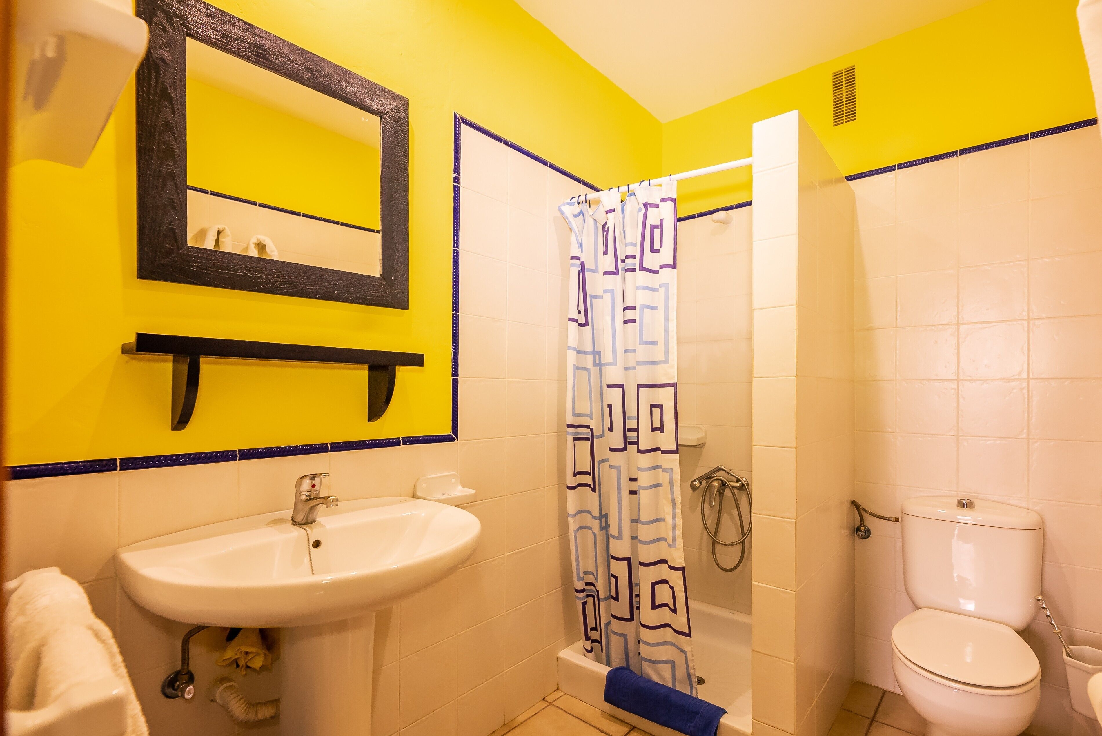 Douche, serviettes fournies