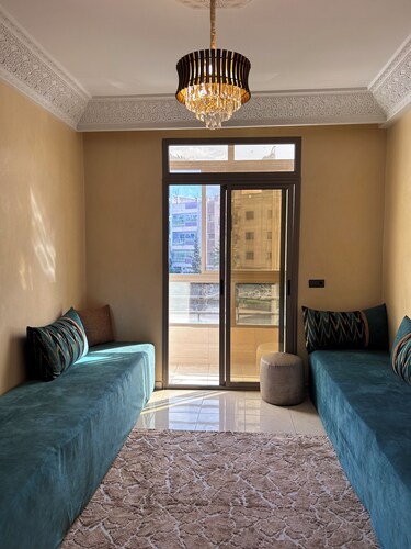 Lavillette 2-bedroom apartment with WiFi in Casablanca . Clean and quiet . 