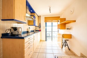 Fridge, microwave, dishwasher, coffee/tea maker