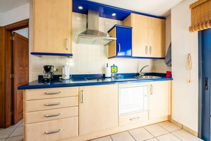 Fridge, microwave, dishwasher, coffee/tea maker