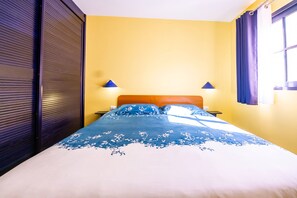 1 habitación, tabla de planchar con plancha, wifi gratis y ropa de cama