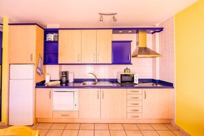 Frigorifero, microonde, lavastoviglie, macchina per tè/caffè