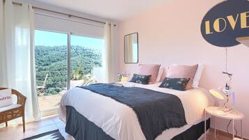 5 slaapkamers, een strijkplank/strijkijzer, gratis wifi, beddengoed