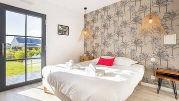 4 bedrooms, iron/ironing board, free WiFi, bed sheets