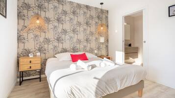 4 bedrooms, iron/ironing board, free WiFi, bed sheets