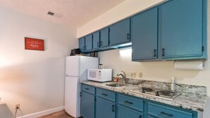 茶具/咖啡用具、冰箱、微波炉、炉灶