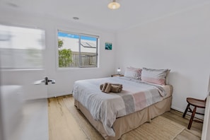 3 bedrooms, iron/ironing board, free WiFi, bed sheets