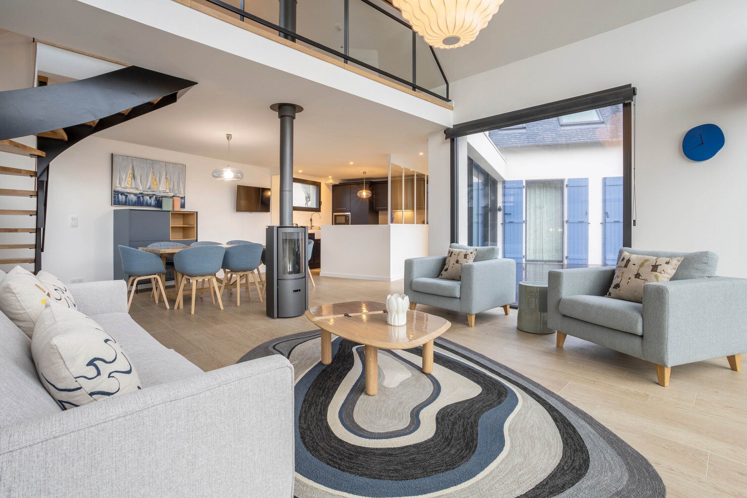 Télévision, cheminée