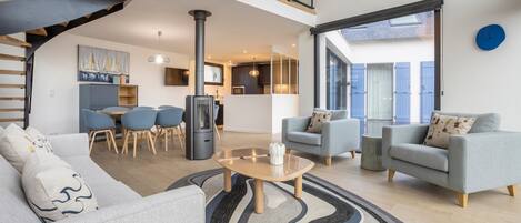 Télévision, cheminée