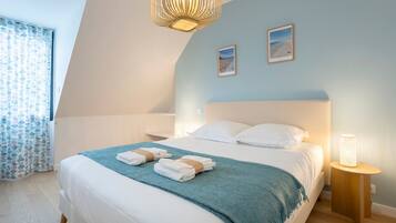 4 bedrooms, iron/ironing board, free WiFi, bed sheets