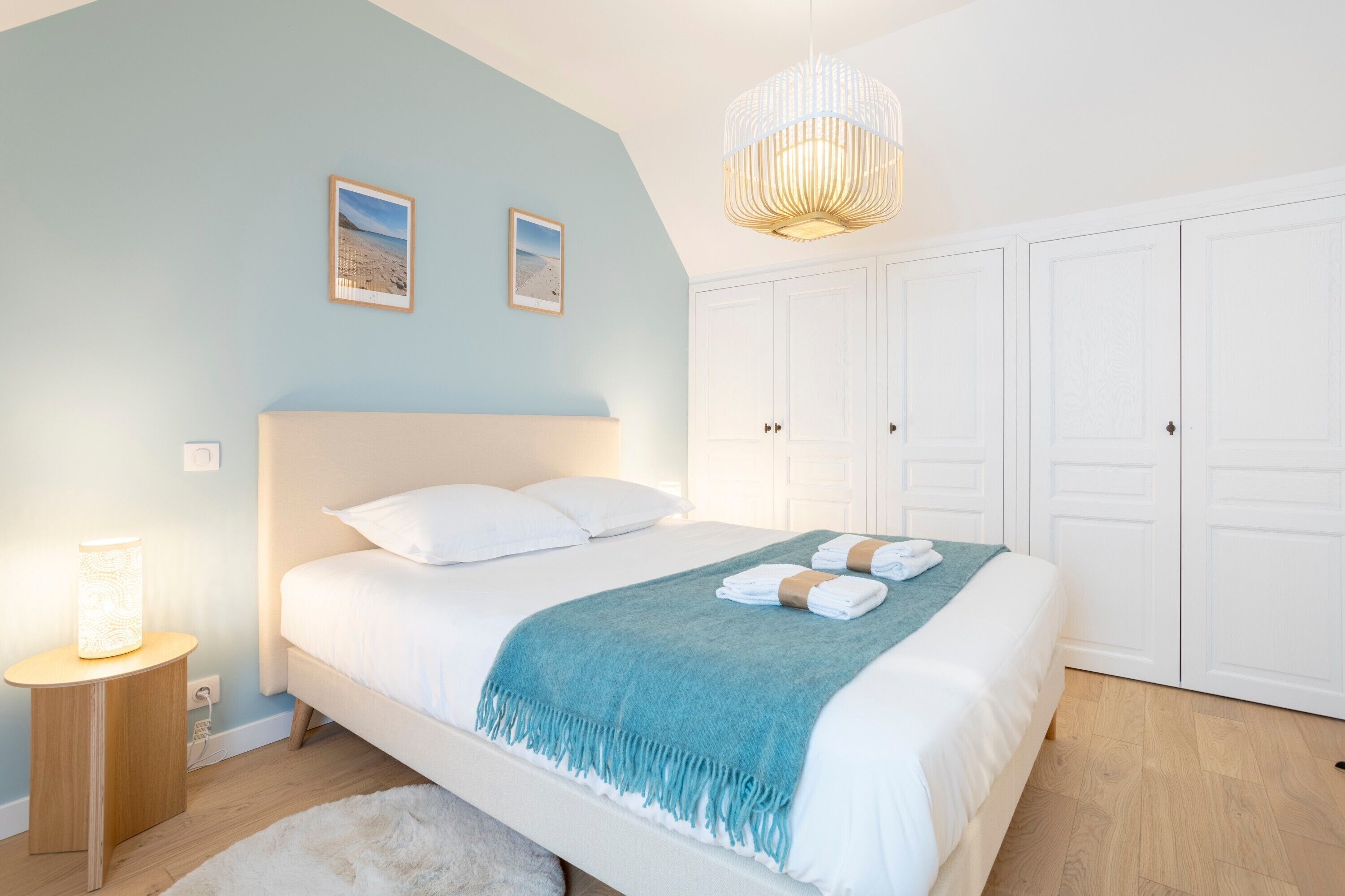 4 slaapkamers, een strijkplank/strijkijzer, gratis wifi, beddengoed