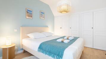 4 slaapkamers, een strijkplank/strijkijzer, gratis wifi, beddengoed