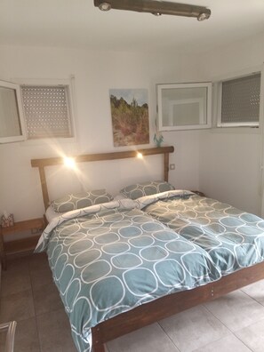 1 chambre, fer et planche Ă repasser