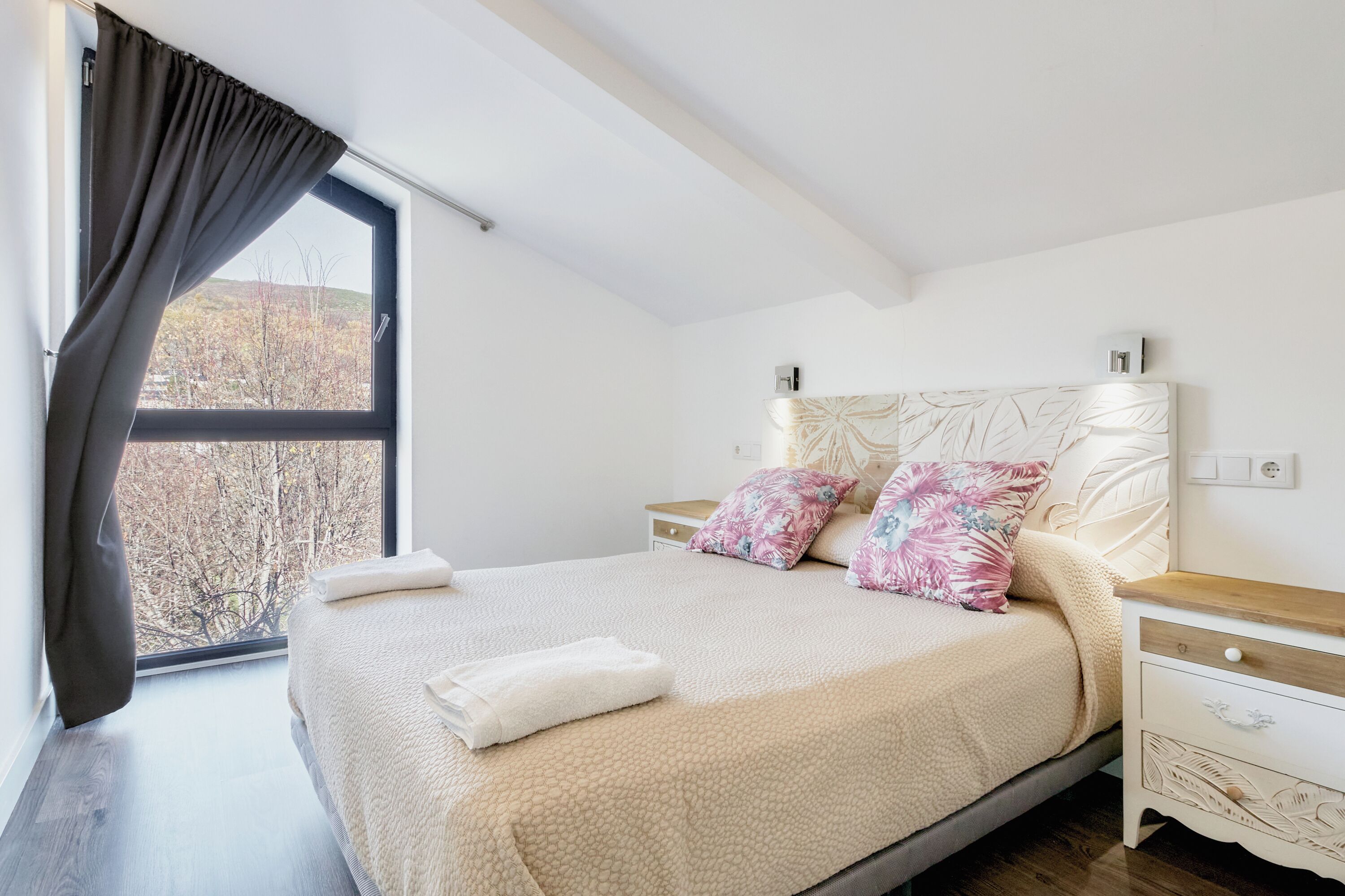 6 bedrooms, iron/ironing board, free WiFi, bed sheets