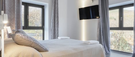 6 bedrooms, iron/ironing board, free WiFi, bed sheets