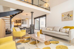 Televisión, chimenea