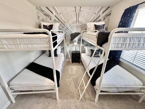 5 habitaciones, tabla de planchar con plancha, wifi y ropa de cama