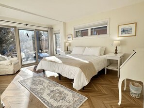 4 bedrooms, desk, iron/ironing board, WiFi