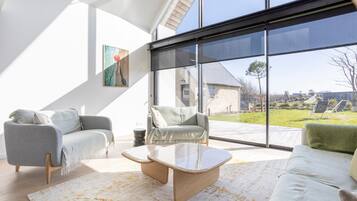 Televisie en een open haard