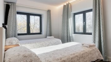 2 bedrooms, iron/ironing board, free WiFi, bed sheets