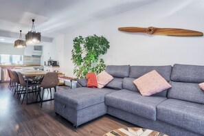 TV - Apartment 'Marel' with Mountain View, Wi-Fi and Air Conditioning (Cerdillo de Sanabria)