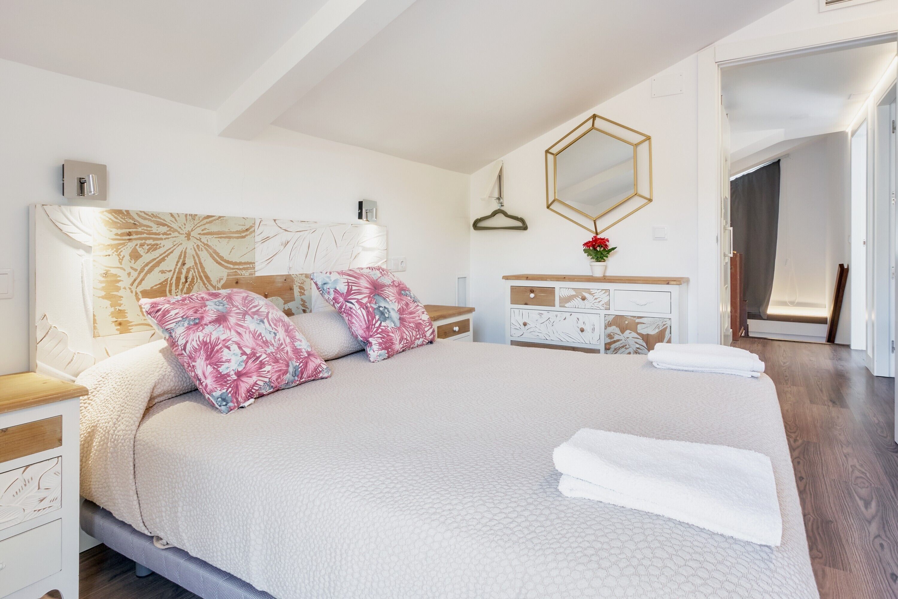 3 bedrooms, iron/ironing board, free WiFi, bed sheets