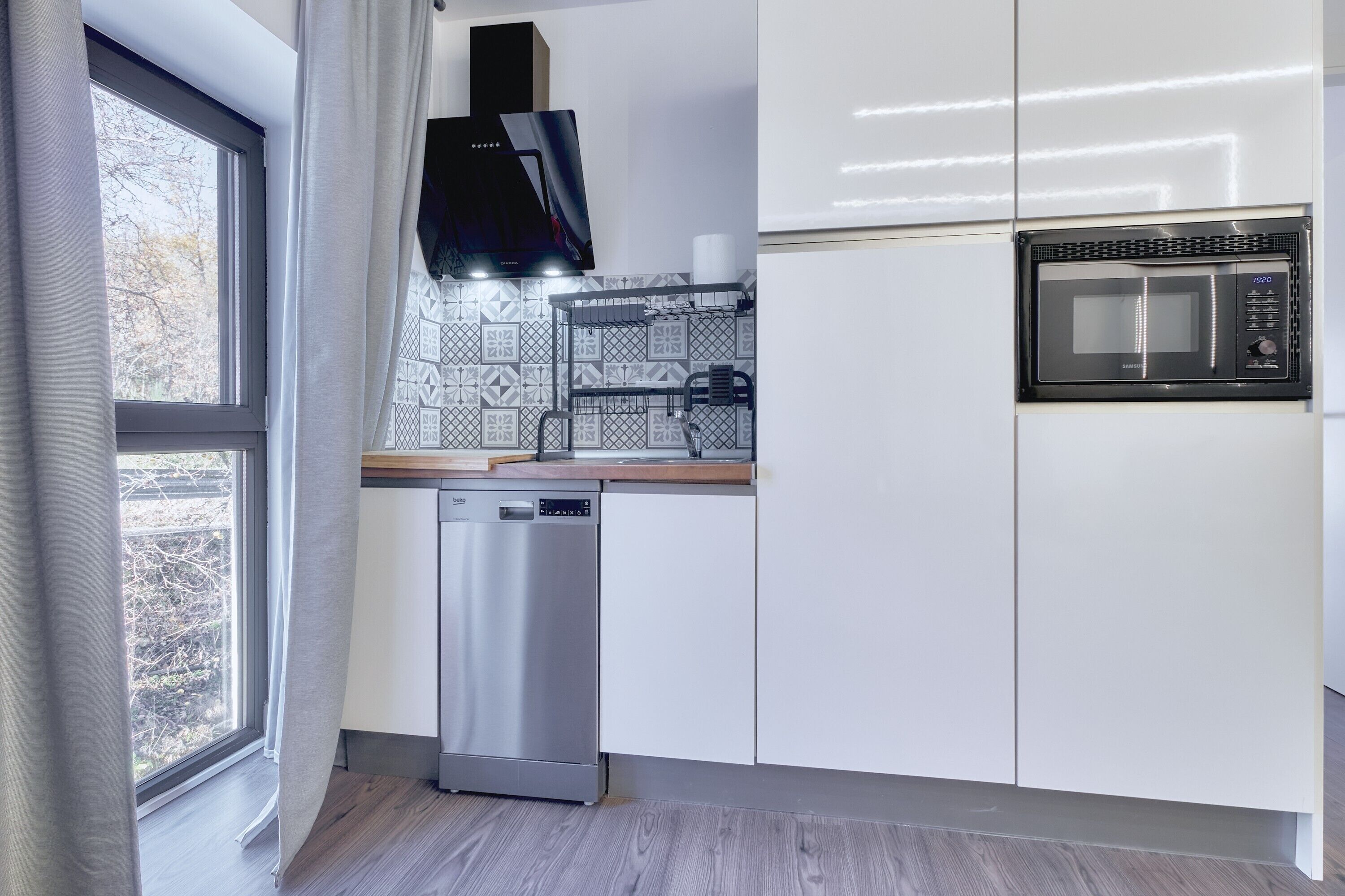 Refrigerador, microondas, horno, placa de cocina