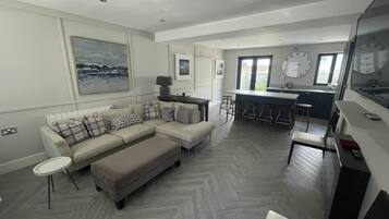 Televisie en een open haard