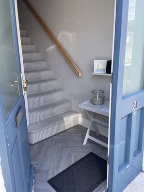 Interior - 21 Victoria Court, Kilkee - sleeps 8 guests  in 4 bedrooms (Kilkee)