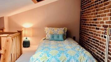 3 bedrooms, iron/ironing board, travel cot, free WiFi