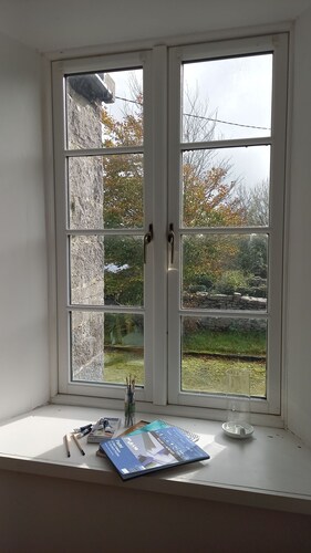 The Old Schoolhouse - sleeps 6 guests  in 2 bedrooms