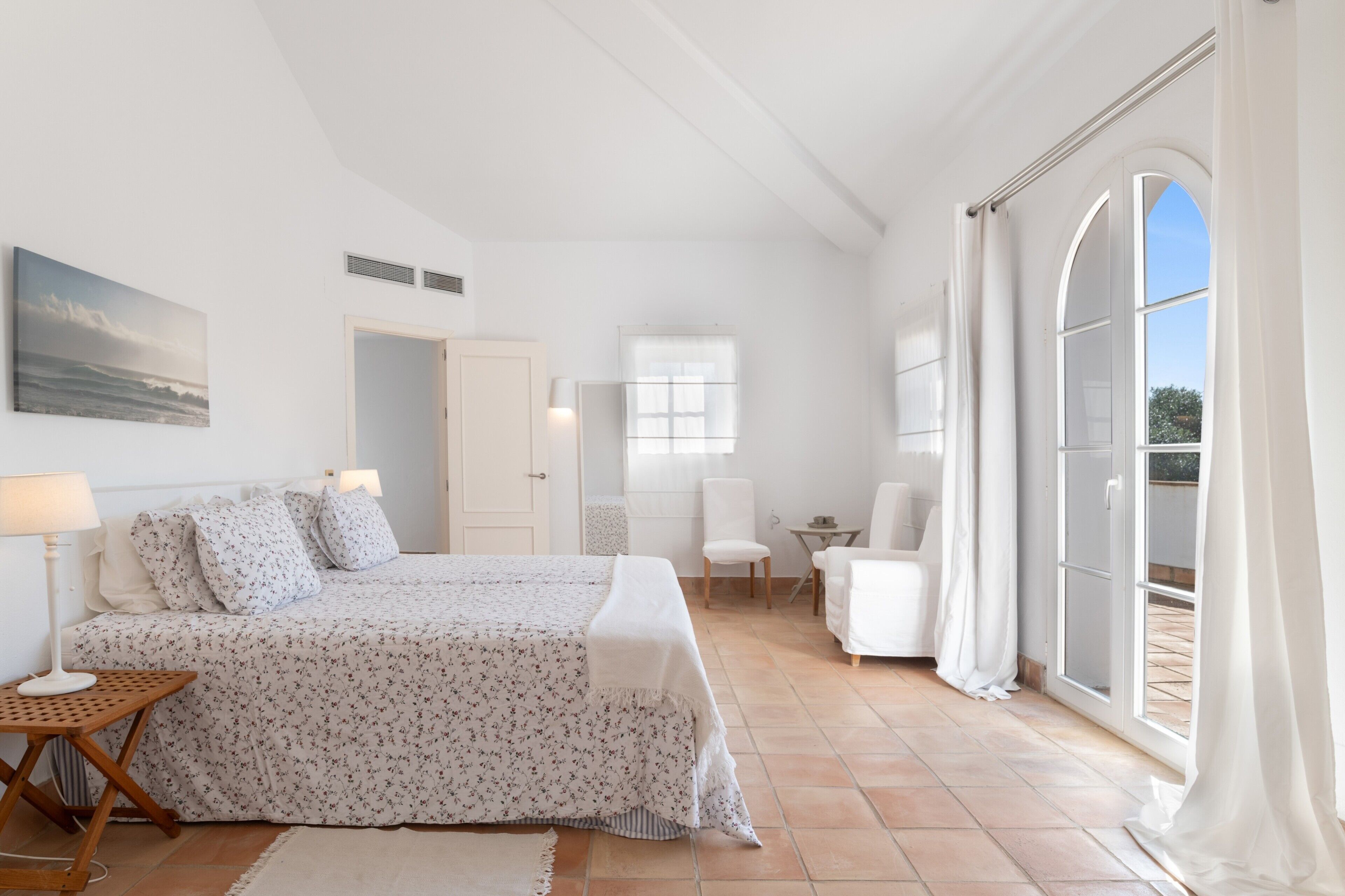 5 dormitorios, tabla de planchar con plancha, wifi gratis y ropa de cama