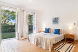 5 bedrooms, iron/ironing board, free WiFi, bed sheets