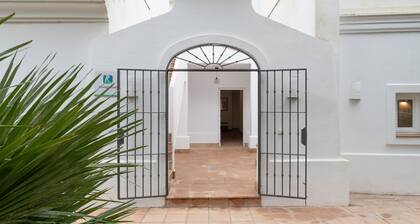 Holiday Home 'Birdie' with Private Pool, Wi-Fi and Air Conditioning