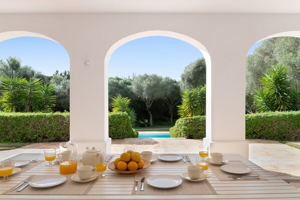 Outdoor dining