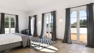 5 slaapkamers, een strijkplank/strijkijzer, gratis wifi, beddengoed