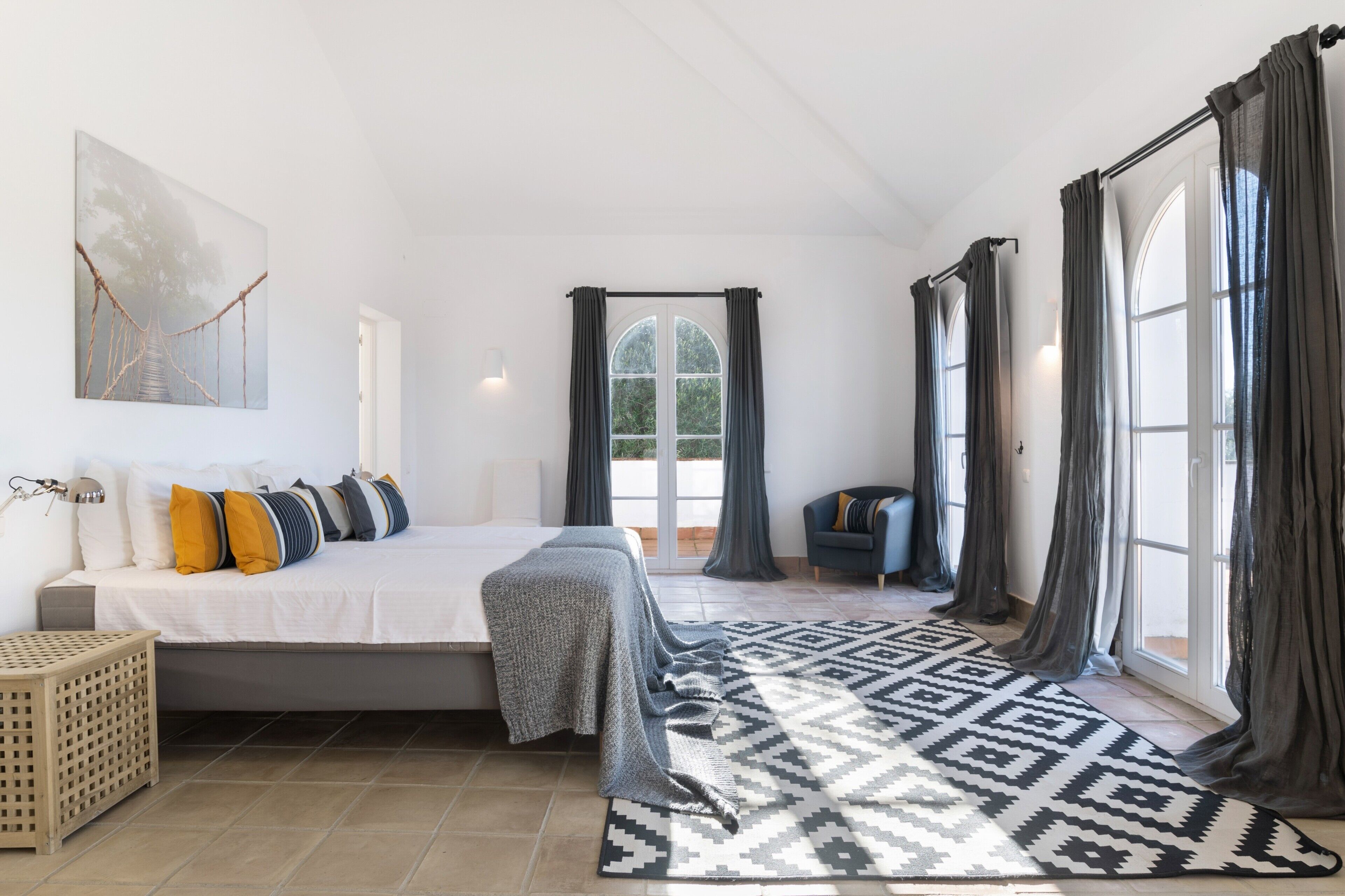 5 bedrooms, iron/ironing board, free WiFi, bed sheets