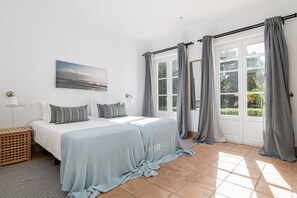 5 habitaciones, tabla de planchar con plancha y wifi gratis 