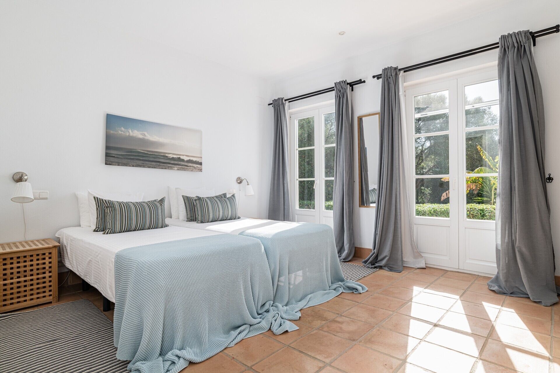 5 habitaciones, tabla de planchar con plancha y wifi gratis 