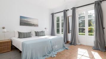 5 habitaciones, tabla de planchar con plancha y wifi gratis