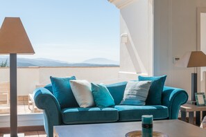 TV - Villa 'Muscari' with private pool, Wi-Fi and air conditioning (Benalup-Casas Viejas)