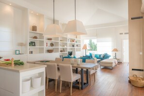 Dining - Villa 'Muscari' with private pool, Wi-Fi and air conditioning (Benalup-Casas Viejas)