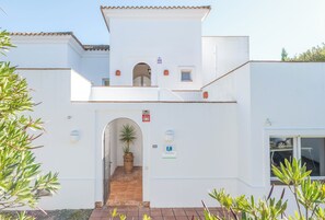 Exterior - Holiday Home 'Iris' with Private Pool, Wi-Fi and Air Conditioning (Benalup-Casas Viejas)