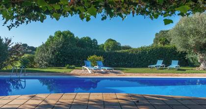 Holiday Home 'Iris' with Private Pool, Wi-Fi and Air Conditioning